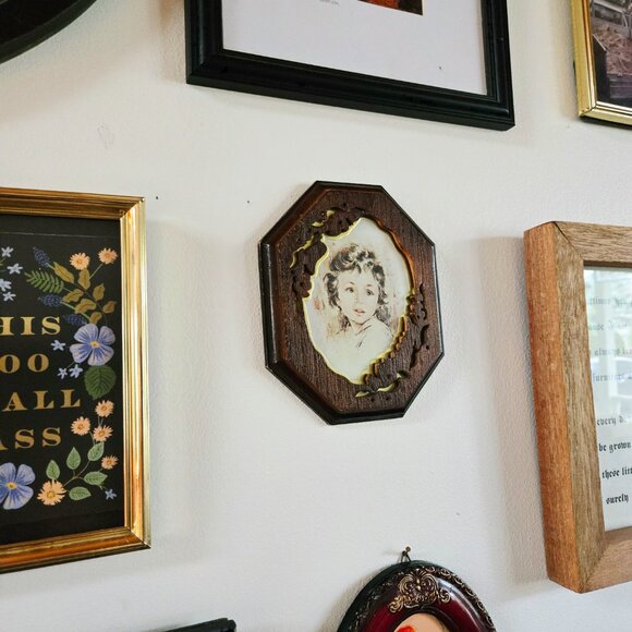 3 For 55 👍🫶 Vintage Mid-Century Child Print in Ornate Wood & Brass Frame - Picture 5 of 6